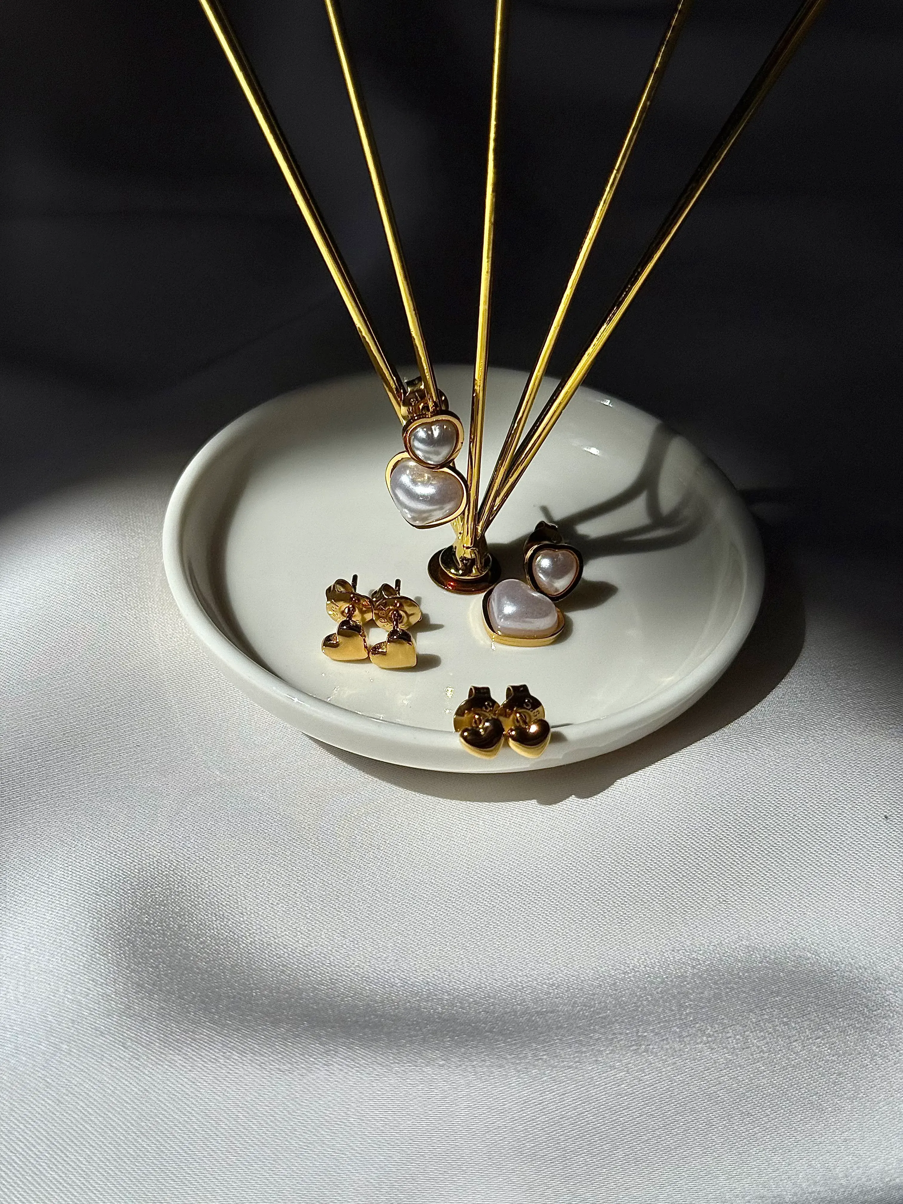 Set Perla — Set de perlas y botones dorados.